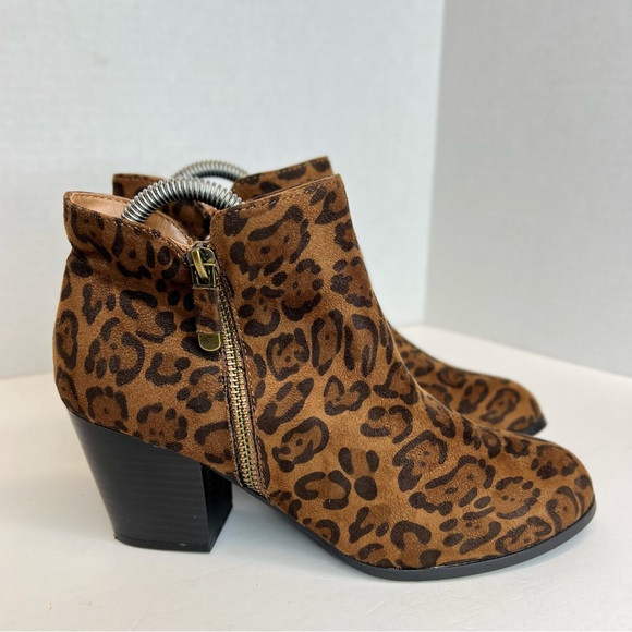STYLE & Co. Womens Brown Leopard Print Side Zip Masrinaa Booties 7M XLNT Cond. - Picture 2 of 14